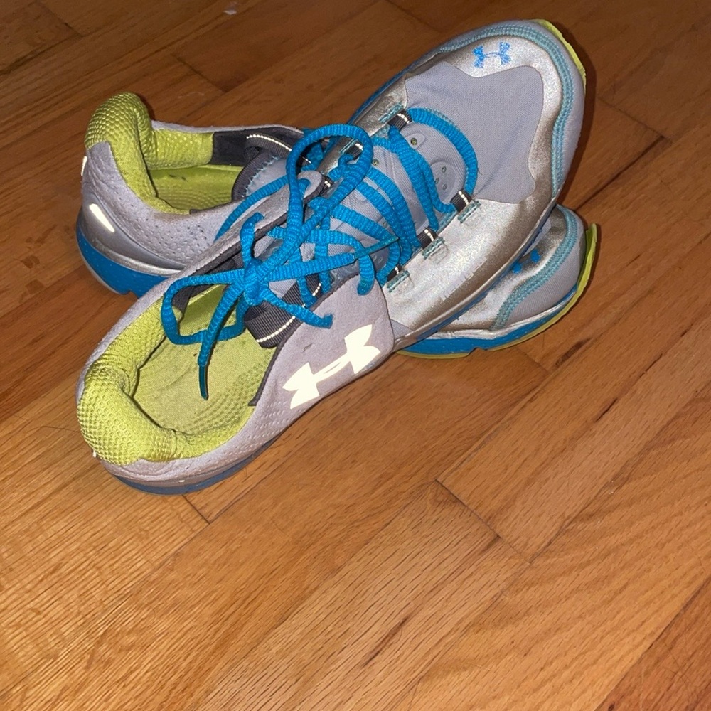 Vintage under armour sneakers